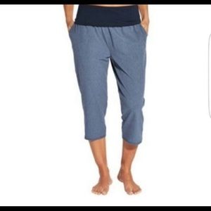 Calia by Carrie Underwood gray foldover Capri pant